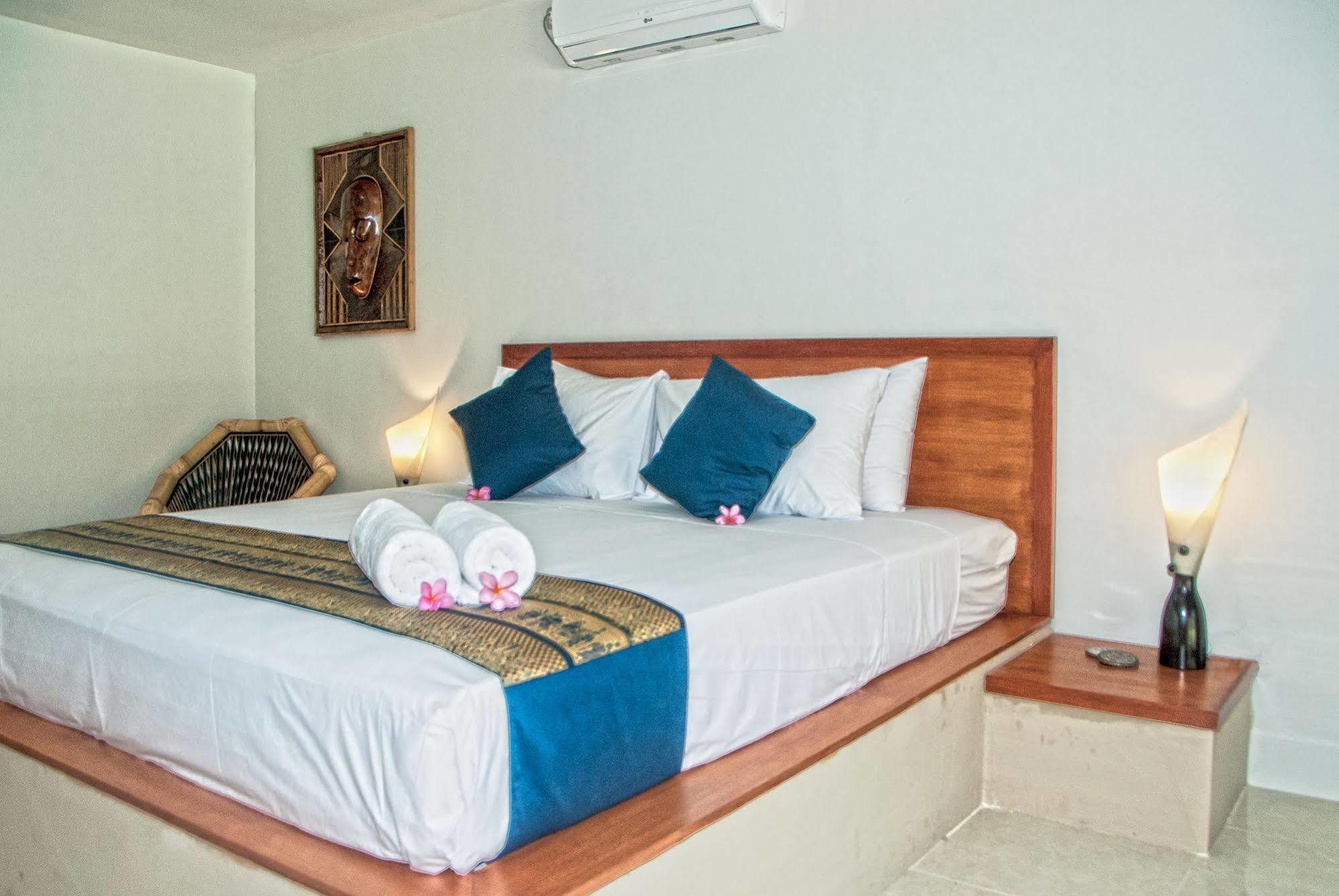 Mama Bella'S Retreat Bed & Breakfast Senggigi Bagian luar foto